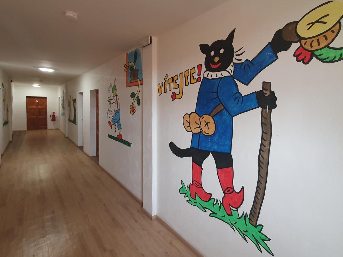 Hrusicka Restaurace A Penzion Hrusice Dış mekan fotoğraf
