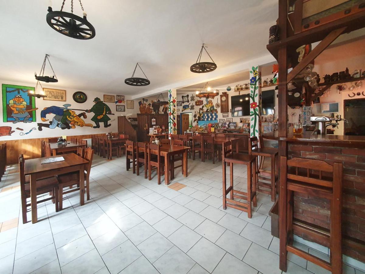 Hrusicka Restaurace A Penzion Hrusice Dış mekan fotoğraf