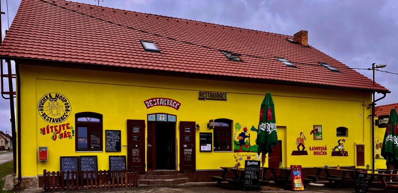 Hrusicka Restaurace A Penzion Hrusice Dış mekan fotoğraf