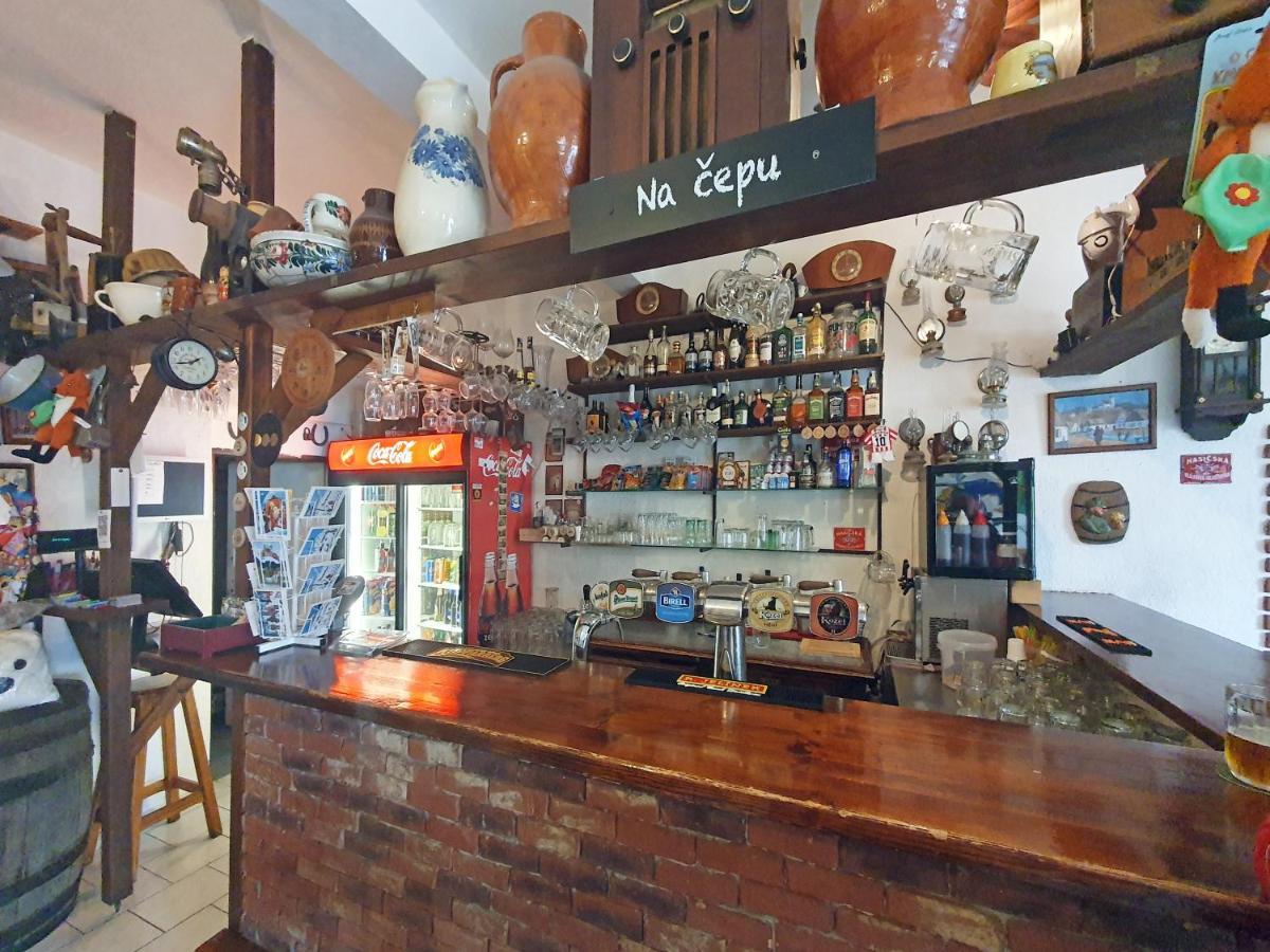 Hrusicka Restaurace A Penzion Hrusice Dış mekan fotoğraf