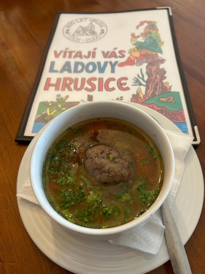 Hrusicka Restaurace A Penzion Hrusice Dış mekan fotoğraf