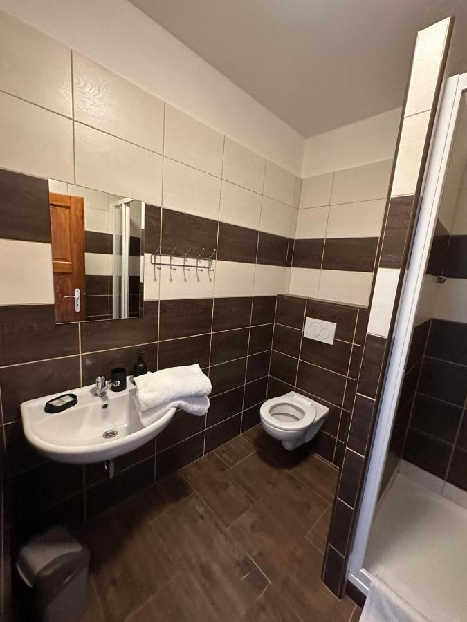 Hrusicka Restaurace A Penzion Hrusice Dış mekan fotoğraf