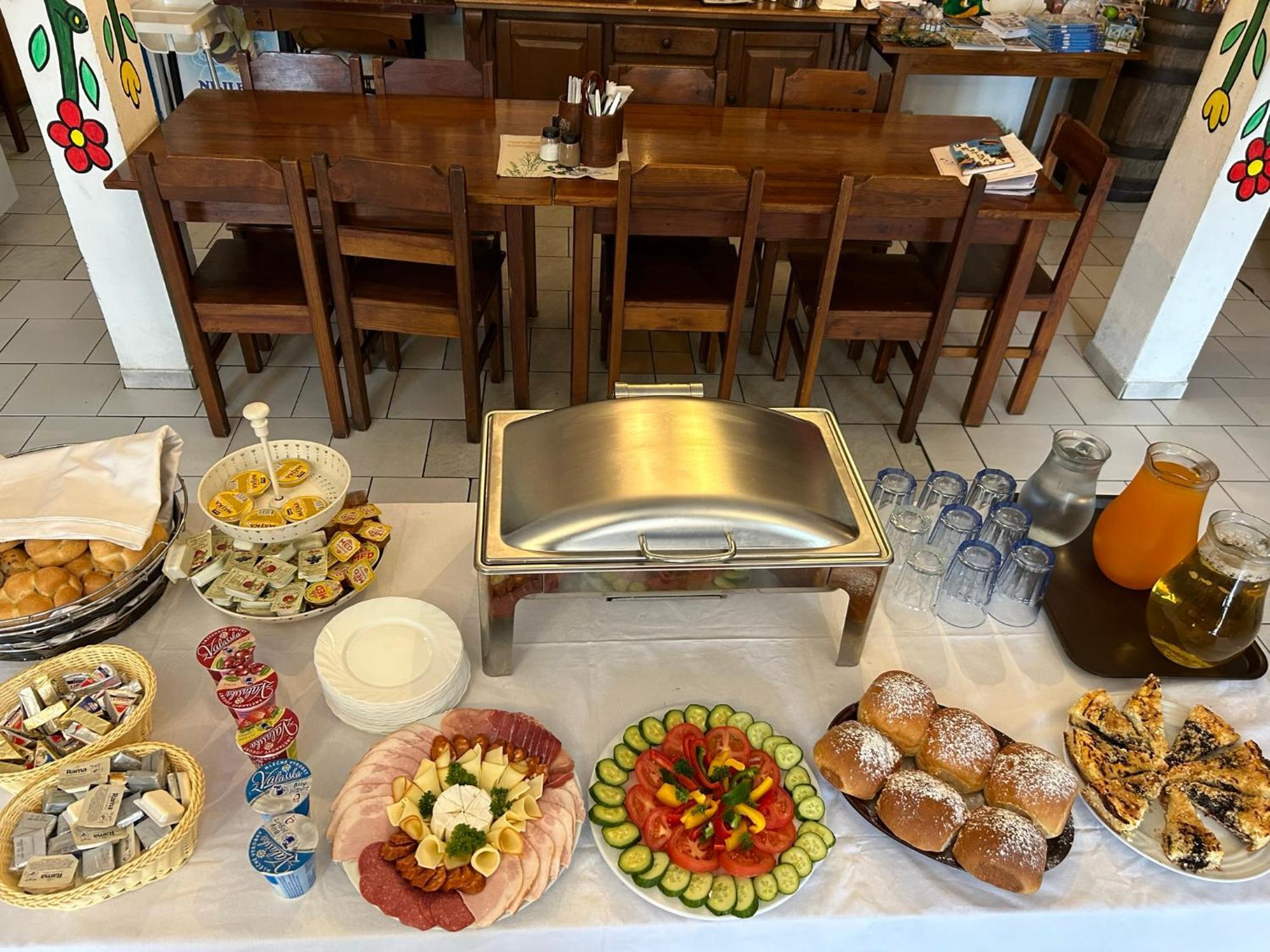 Hrusicka Restaurace A Penzion Hrusice Dış mekan fotoğraf