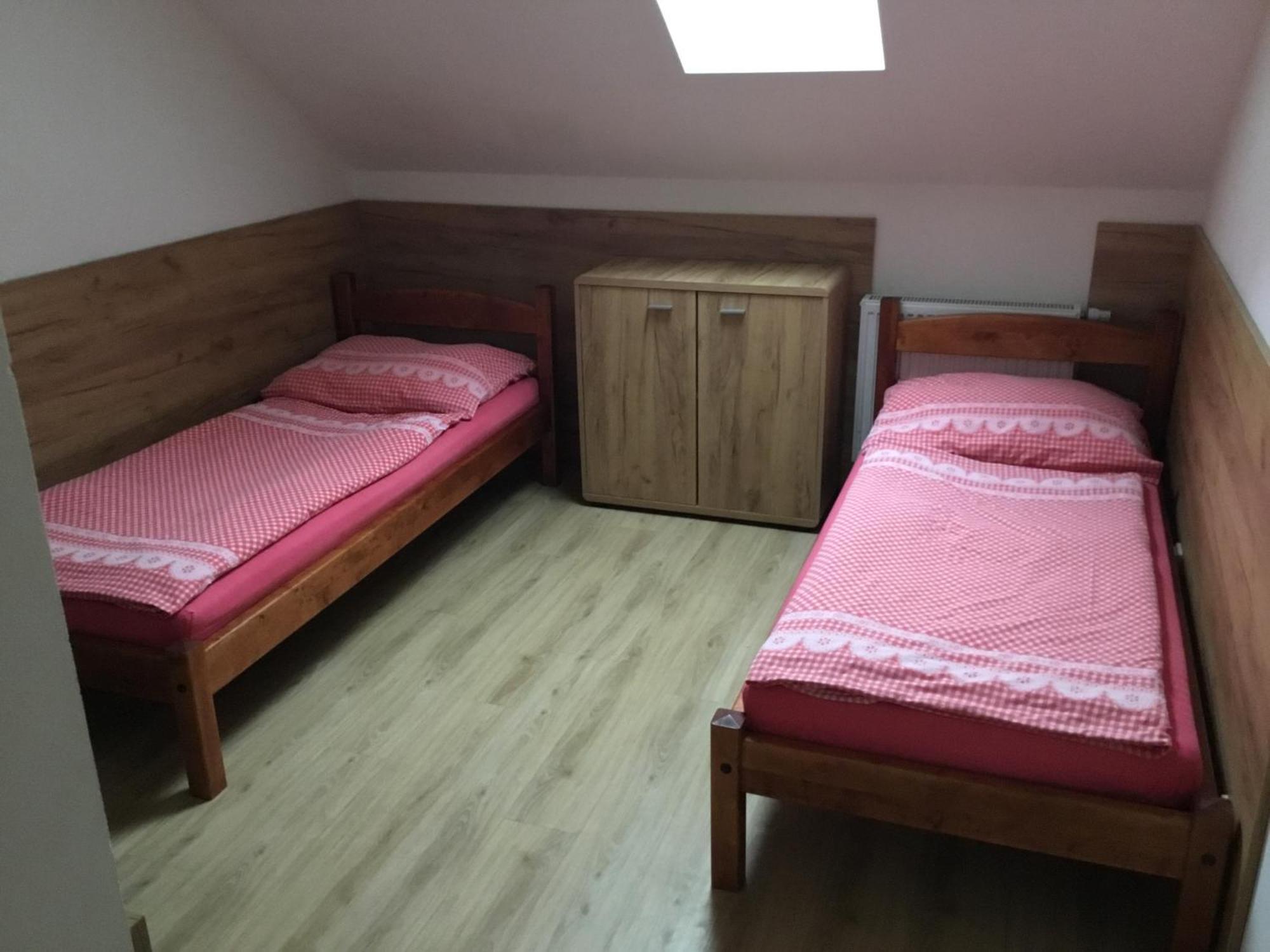 Hrusicka Restaurace A Penzion Hrusice Dış mekan fotoğraf